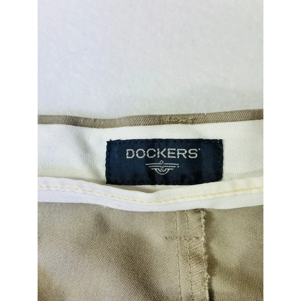 Dockers Mens Relaxed Fit Flat Front Chino Pants Khaki Tan W44 L32 Tencel Blend